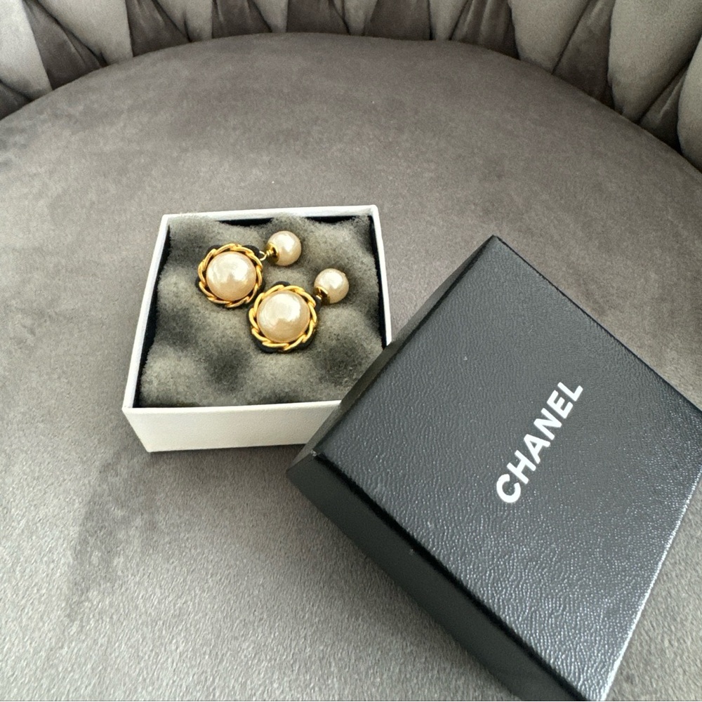 Sold CHANEL Autumn 1993 ICONIC PEARL & CHAIN Cufflinks in Box